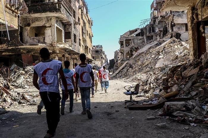 Syrian Forces Target Yarmouk Camp and the Red Crescent Publishes Photos to Show Destruction