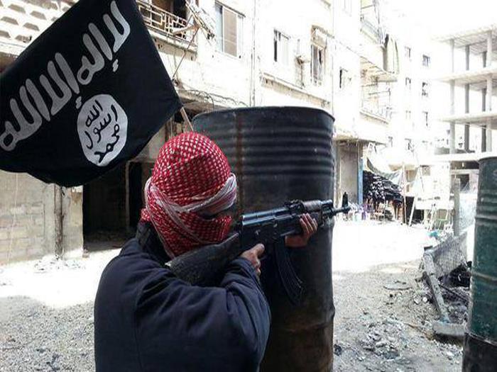ISIS confiscates students of Yarmouk camp’s books as they pass through the Yalda crossing – Yarmouk