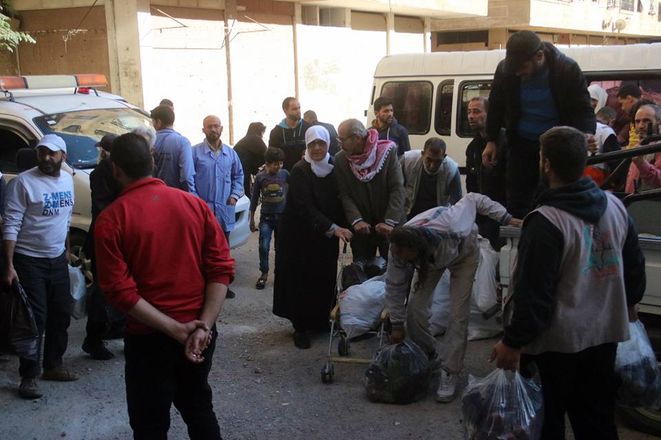 ISIS allows 26 families to pass from west Yarmouk camp to Yelda