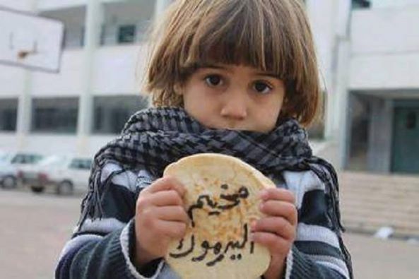 Yarmouk residents demand the lifting of the siege on their camp and the entry of food and medical supplies to it