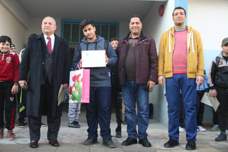 Palestinian-Syrian student obtains the “Ideal Student” title in the Samu School in Ain Al-Hilwa camp