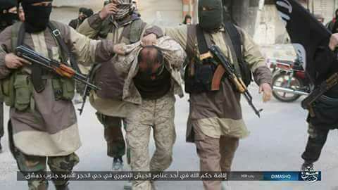 ISIS publishes pictures of the beheading of a Palestinian who fought alongside the Syrian regime forces