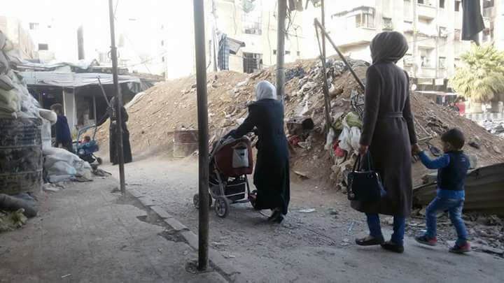 Dozens of families flee Yarmouk camp through the Orouba checkpoint