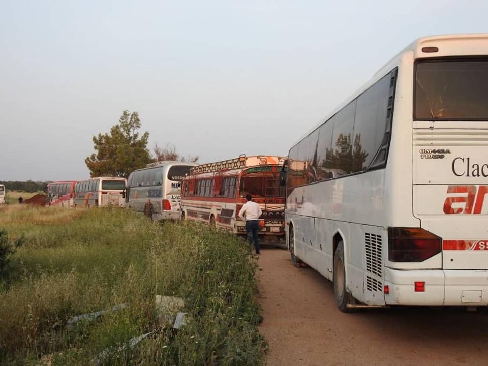 5 buses carrying 200 fighters of Hayat Tahrir Al-Sham leaves Yarmouk camp to Idlib