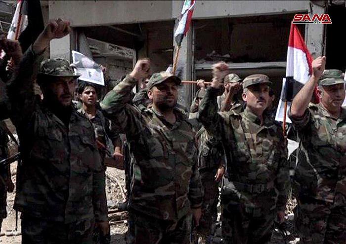 Shelling and continuous clashes in Yarmouk and the regime raises its flag above the camp court
