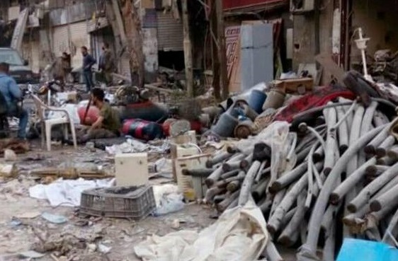 Continued looting targets the houses of Yarmouk camp in Damascus