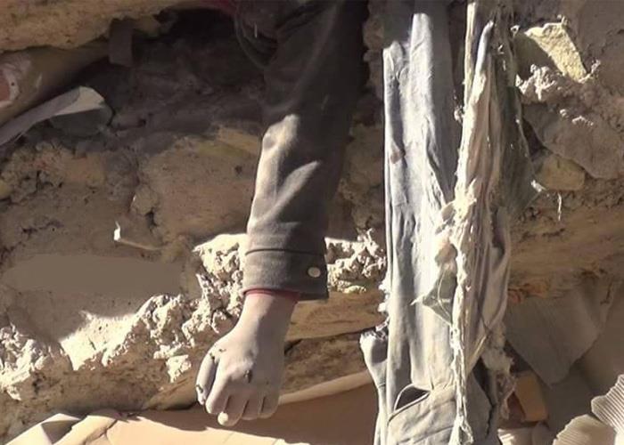 Activists: The regime is preventing the exhumation of civilian bodies from under the rubble in Yarmouk camp