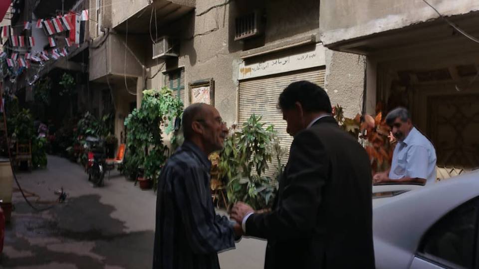 PLO Hands over Cash Aids to Palestinian Families in Yarmouk Camp