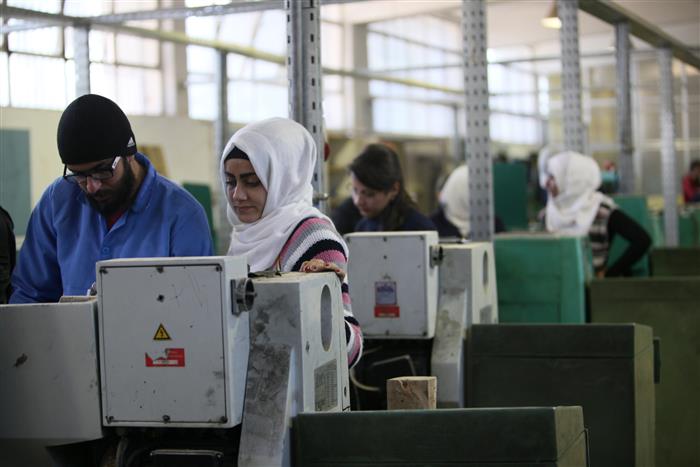UNRWA: 1,500 Palestinian Refugees Received Vocational Training in Syria