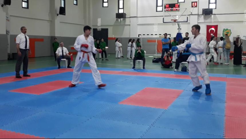 Palestinian Refugee from Syria Wins 3rd Prize at School Karate Championship in Turkey 