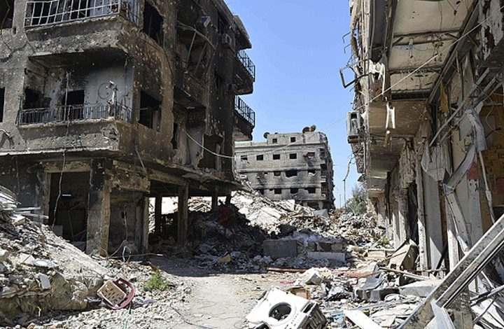 Displaced Families Allowed to Clear Debris from Yarmouk Camp