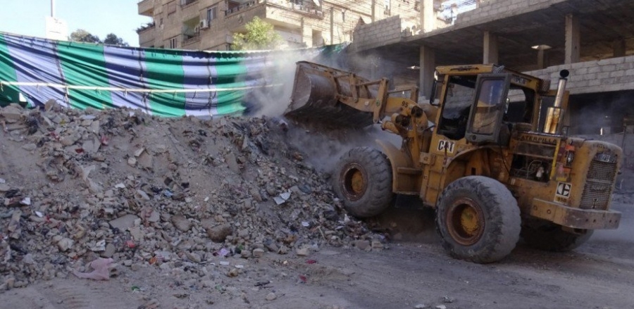 Civilians Push for Removal of Sand Barriers around Yarmouk Camp