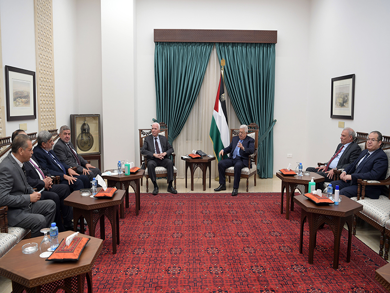 PA President Receives Representatives of Reconstruction Committee in Yarmouk Camp