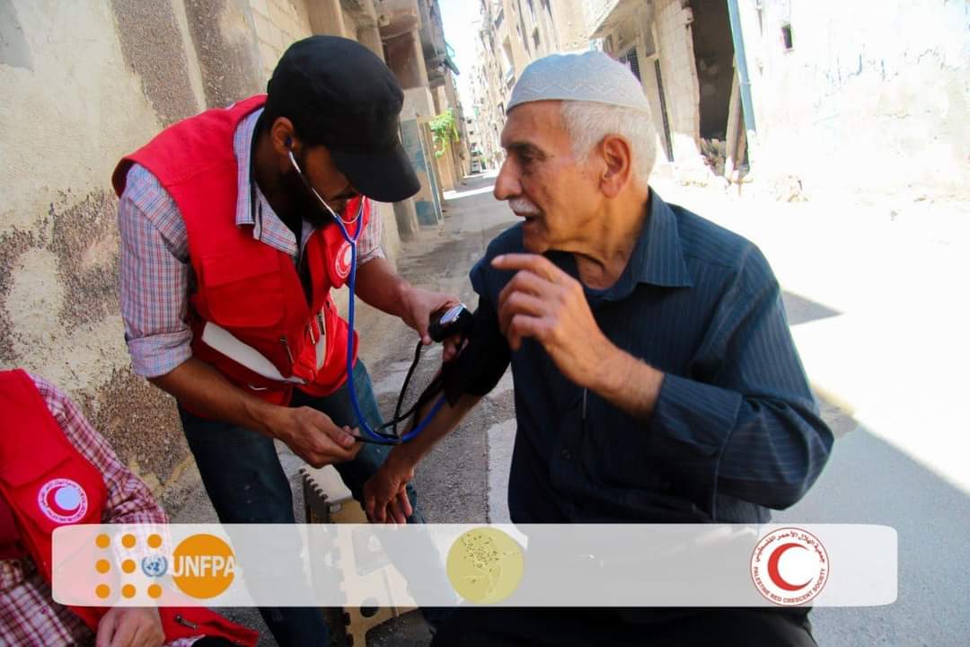 Palestinian Red Crescent Pays Visit to Elderly People in Yarmouk Camp