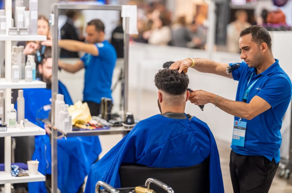 Palestinian Refugee Wins Hairdressing Contest in Netherlands 