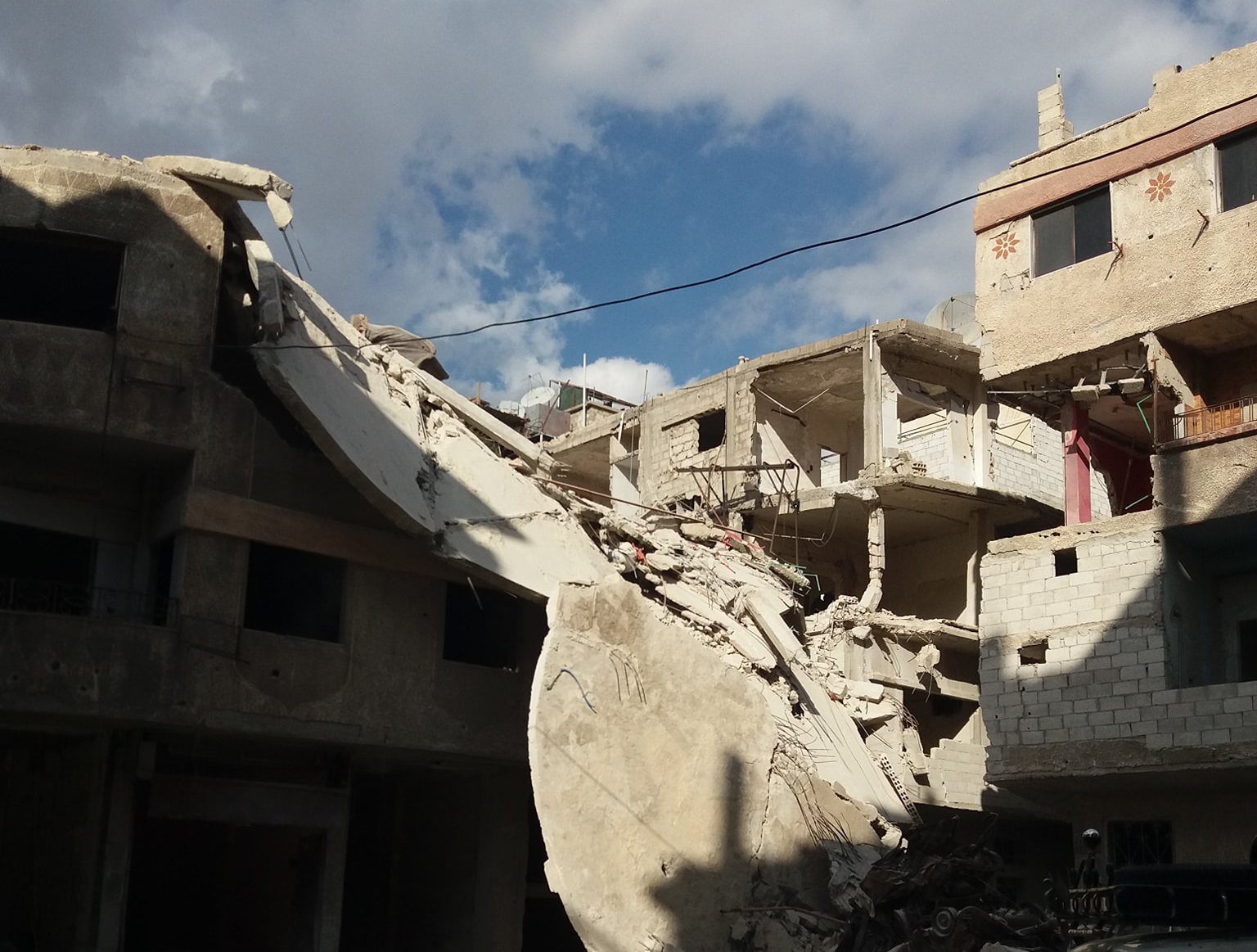 Civilians Call for Identification of Buildings at Risk of Collapse in Yarmouk Refugee Camp