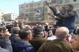 The Displaced People of the Yarmouk Camp Sit-In at its Main Entrance to Demand their Return 