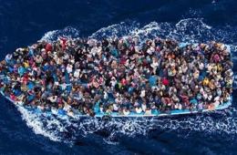 Italian Coast Guard rescues hundreds of immigrants off its coast
