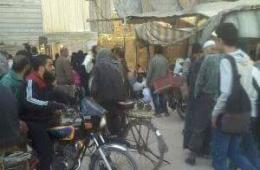 Syrian opposition open the Orouba crossing in front of the residents of Yarmouk camp for an hour